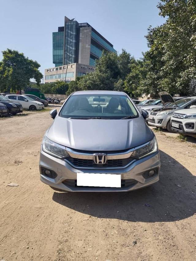 https://images10.gaadi.com/usedcar_image/4166316/original/processed_31ab7867a576462d300f7e743c52c409.jpg?imwidth=6402