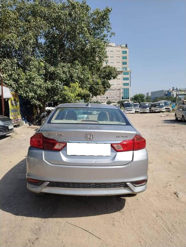 https://images10.gaadi.com/usedcar_image/4166316/original/processed_b92582ad7d462d3f7e8116c8d67fc904.jpg?imwidth=6401