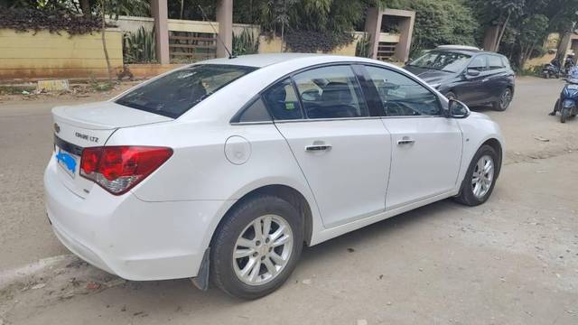 https://images10.gaadi.com/usedcar_image/4166322/original/processed_31f77ad6-b8fa-42c7-a5b6-f716b52d72d9.jpg?imwidth=6401