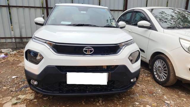 https://images10.gaadi.com/usedcar_image/4166430/original/processed_27d75993-7e64-4e25-b31c-55e83bd797b0.jpeg?imwidth=6401