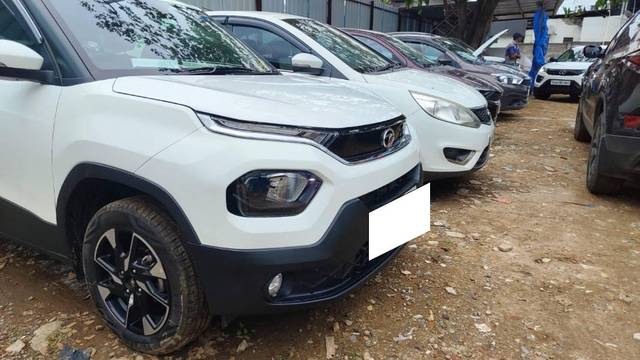 https://images10.gaadi.com/usedcar_image/4166430/original/processed_511aad32-09a2-42e9-9e2a-289091fb12ce.jpeg?imwidth=6400