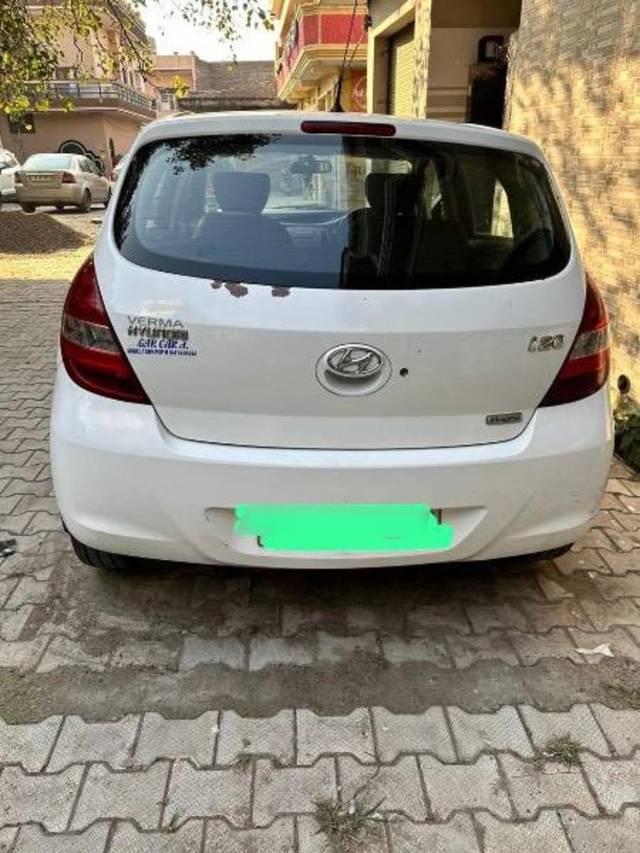 https://images10.gaadi.com/usedcar_image/4166458/original/processed_d55eb330-3fe3-4800-bcfa-81be327bade8.jpeg?imwidth=6401