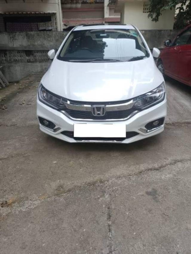 https://images10.gaadi.com/usedcar_image/4166689/original/processed_ed2b63da-6062-49a0-86e3-3d1e138ae086.jpg?imwidth=6401