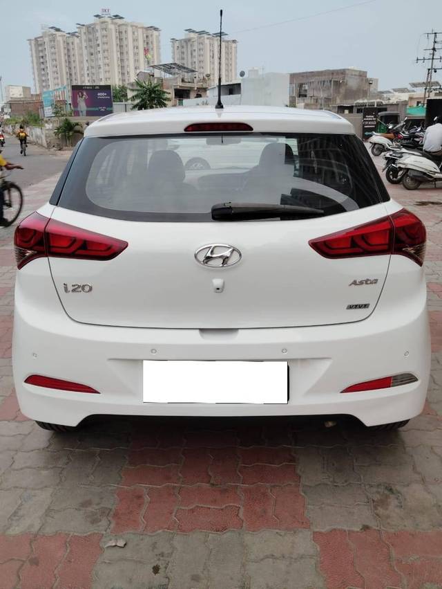 https://images10.gaadi.com/usedcar_image/4166707/original/processed_9c9f6b94bbbfb79286656f3e6ba1fda5.jpg?imwidth=6401