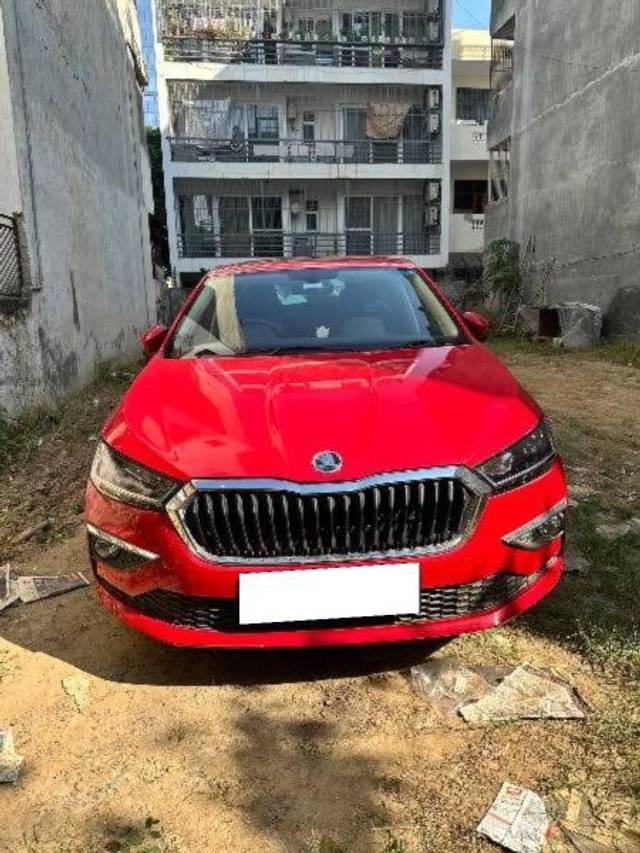 https://images10.gaadi.com/usedcar_image/4166910/original/processed_03b3b18f-1a33-4ab4-a384-624abfd8a850.jpg?imwidth=6400