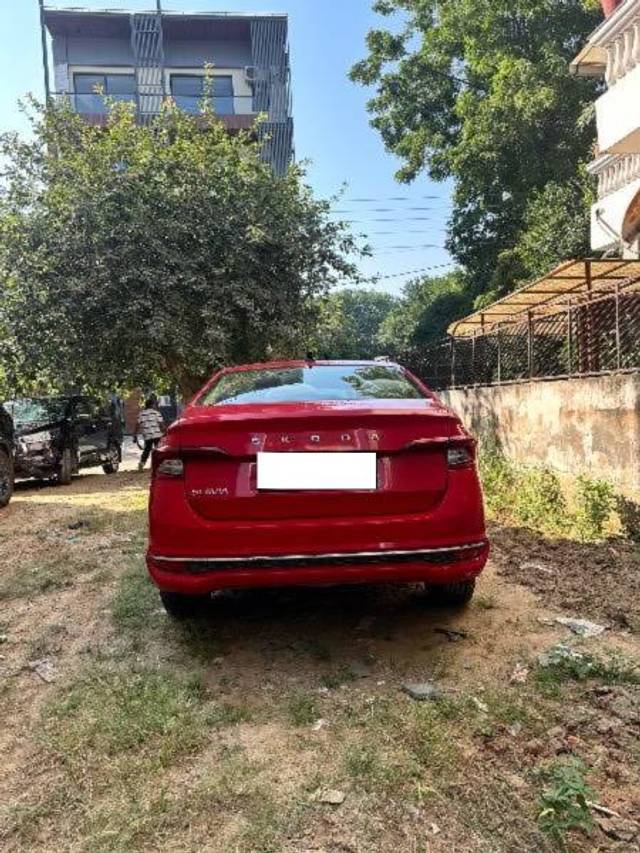 https://images10.gaadi.com/usedcar_image/4166910/original/processed_54a5e309-4fe8-4195-92af-d15808ebf146.jpg?imwidth=6402