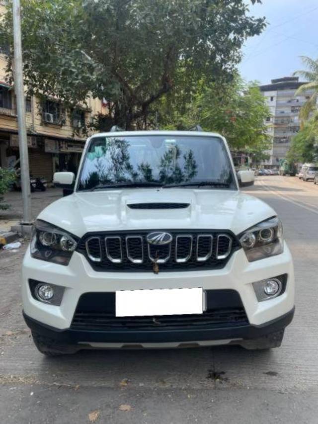 https://images10.gaadi.com/usedcar_image/4166938/original/processed_24351021-2f34-4e27-a21a-9cc9eb98aca5.jpg?imwidth=6400