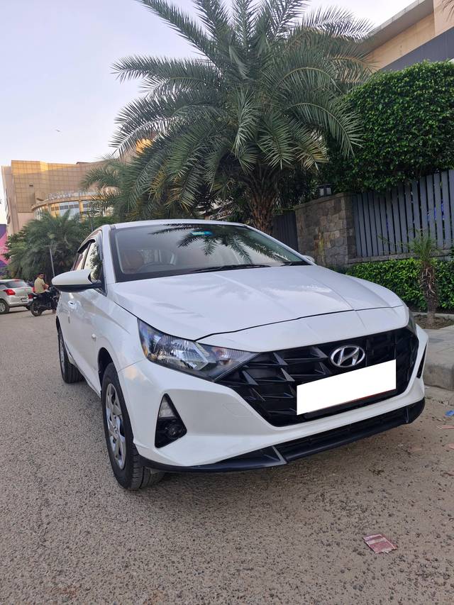 https://images10.gaadi.com/usedcar_image/4167029/original/processed_af691d8fdc0b89f0d0779a3fca50bab2.jpg?imwidth=6400