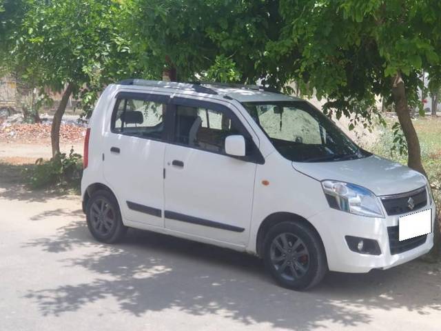 https://images10.gaadi.com/usedcar_image/4167058/original/processed_027e475a-2bb3-425b-bd1e-ab0fe5a86185.jpg?imwidth=6400