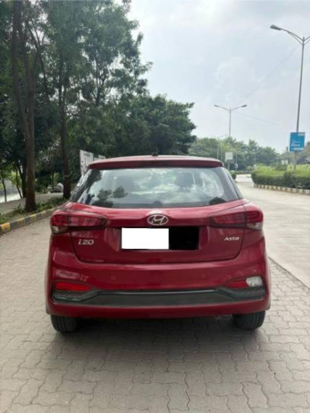 https://images10.gaadi.com/usedcar_image/4167089/original/processed_49865948-1a5b-465e-aeaa-57d72ef549f7.jpg?imwidth=6402