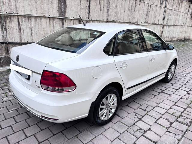 https://images10.gaadi.com/usedcar_image/4167154/original/processed_0e8235a9e6ef86a35fc51bf0e71e4a67.jpg?imwidth=6402