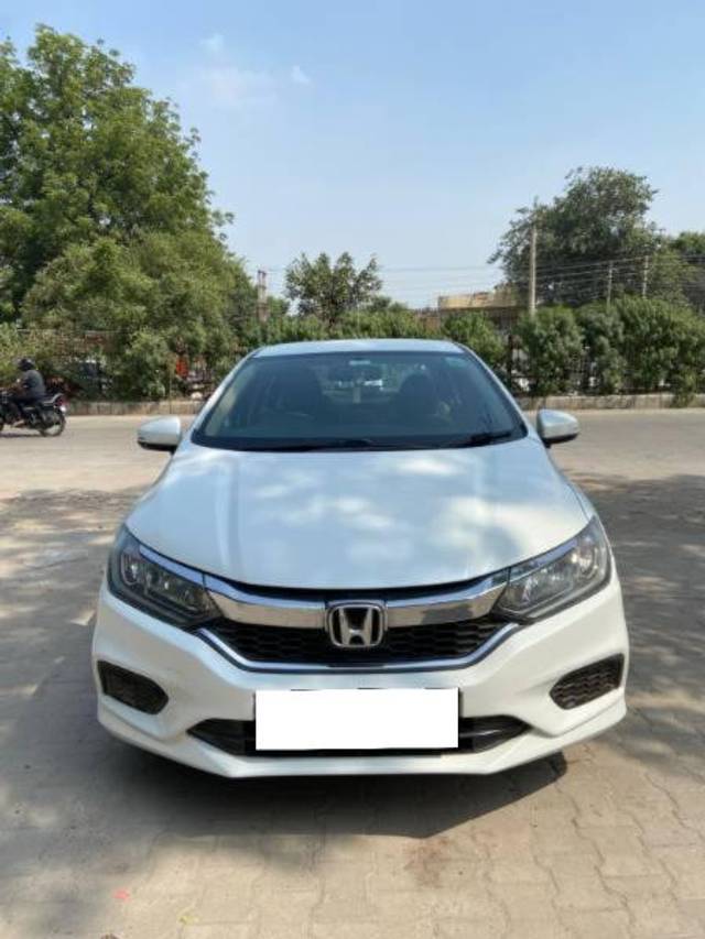 https://images10.gaadi.com/usedcar_image/4167233/original/processed_bcc25194-41f3-4d7c-b61d-ad4bc6292c59.jpg?imwidth=6400