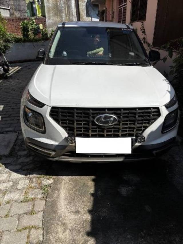 https://images10.gaadi.com/usedcar_image/4167326/original/processed_eca79945-a80a-4070-aa51-e52e4c6dcd96.jpeg?imwidth=6400