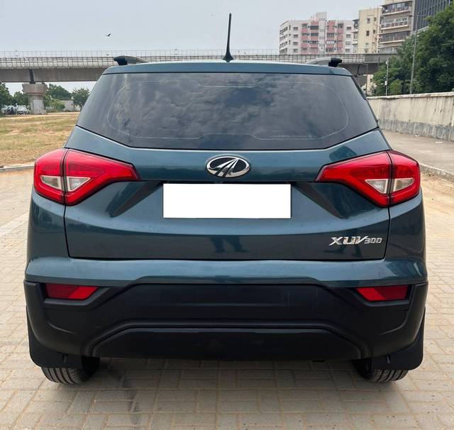 https://images10.gaadi.com/usedcar_image/4167346/original/processed_f821cde49268f0f0a1ff83028d6d9d6b.jpg?imwidth=6401