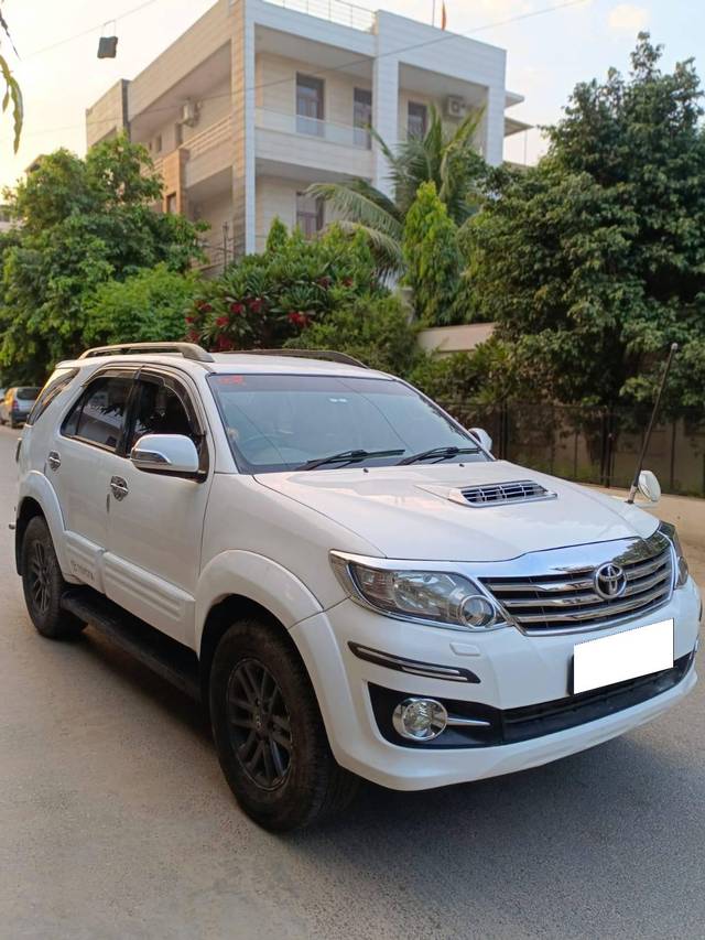 https://images10.gaadi.com/usedcar_image/4167348/original/processed_45e459f2d031f0e515aadbb193393a87.jpg?imwidth=6400