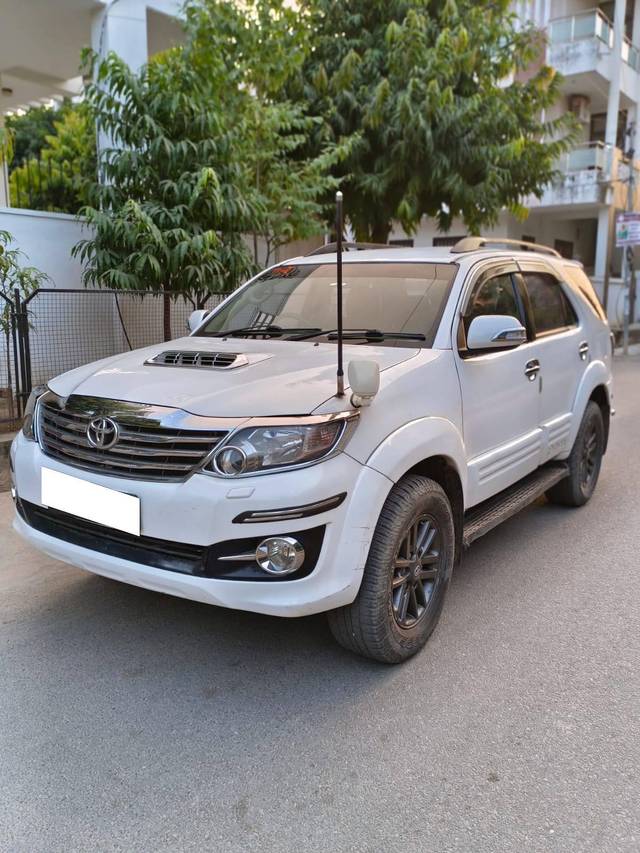 https://images10.gaadi.com/usedcar_image/4167348/original/processed_79f69b084e9e3c08752ef73bd4e86d73.jpg?imwidth=6402