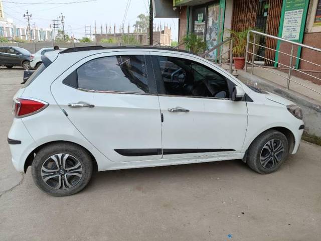 https://images10.gaadi.com/usedcar_image/4167412/original/processed_cab4e734-5c07-4250-9e98-4e6dbb8ea0c8.jpg?imwidth=6401