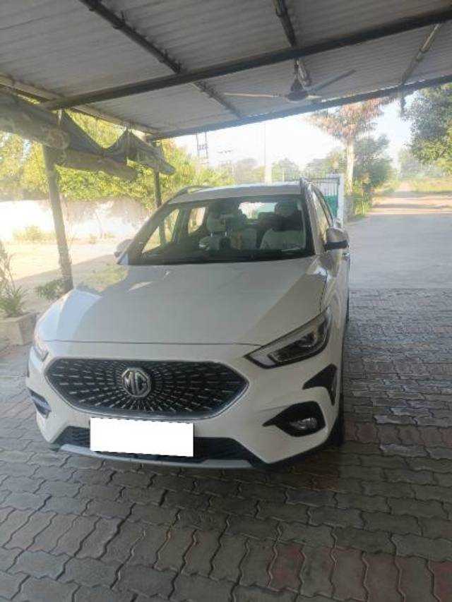 https://images10.gaadi.com/usedcar_image/4167508/original/processed_7e092650-5b7d-404c-a617-ed288bf7364b.jpg?imwidth=6402