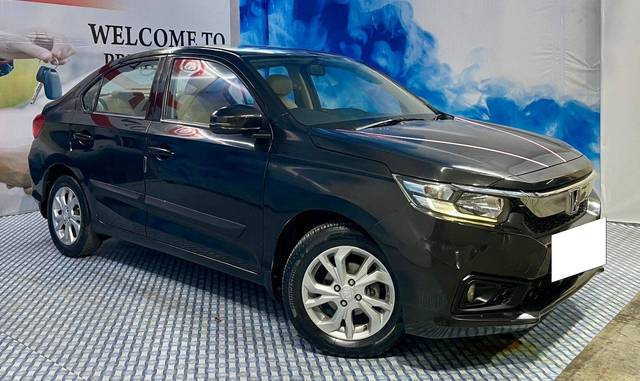 https://images10.gaadi.com/usedcar_image/4167664/original/processed_7b44cce77515da0859c5822638fafe93.jpg?imwidth=6400