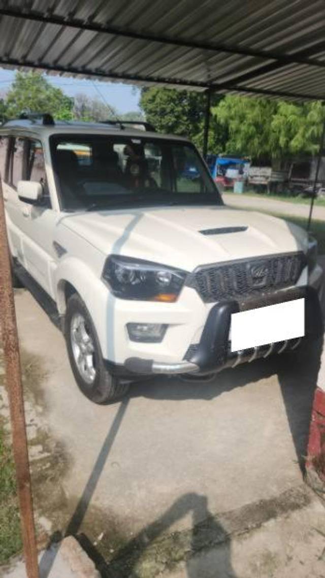 https://images10.gaadi.com/usedcar_image/4167705/original/processed_9e8503b1-724e-45cd-aabe-5de83d1d0329.jpg?imwidth=6402