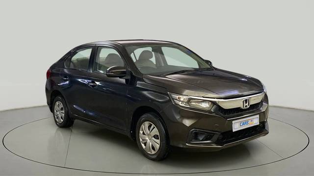 https://images10.gaadi.com/usedcar_image/4167722/original/624ed8ec8374f0767221f9a54992efc7.jpg?imwidth=6400