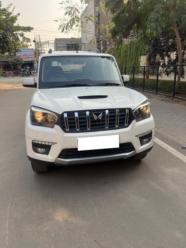 https://images10.gaadi.com/usedcar_image/4167724/original/processed_8b600c4da34beeb60efa39a196e9d2fb.jpg?imwidth=6400