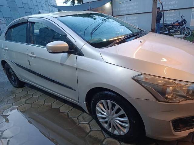 https://images10.gaadi.com/usedcar_image/4167727/original/processed_a19c3170-73f4-4de3-927d-62e5afe7aa4e.jpg?imwidth=6402