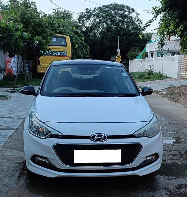 https://images10.gaadi.com/usedcar_image/4167774/original/processed_57f6ebfdf82ce120cbe6e261db32ec29.jpg?imwidth=6402