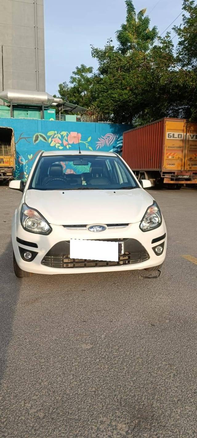 https://images10.gaadi.com/usedcar_image/4167801/original/processed_6310afab4ec910819f8751e0d77c4169.jpg?imwidth=6402