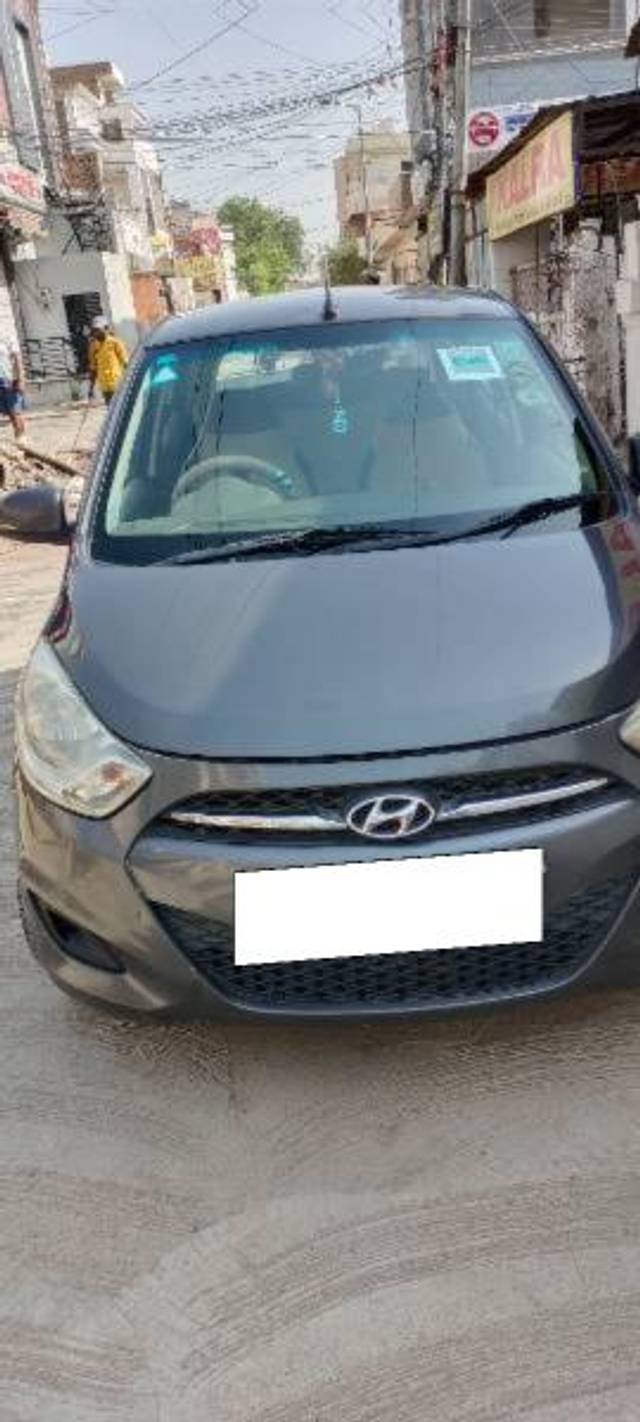 https://images10.gaadi.com/usedcar_image/4167973/original/processed_cac31a26-cc71-4219-87da-82bff34ce530.jpg?imwidth=6400