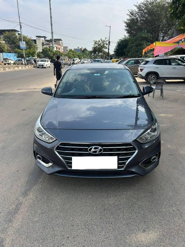 https://images10.gaadi.com/usedcar_image/4167997/original/processed_e86bf417a984f84709b6f32e6603c9fa.jpg?imwidth=6402