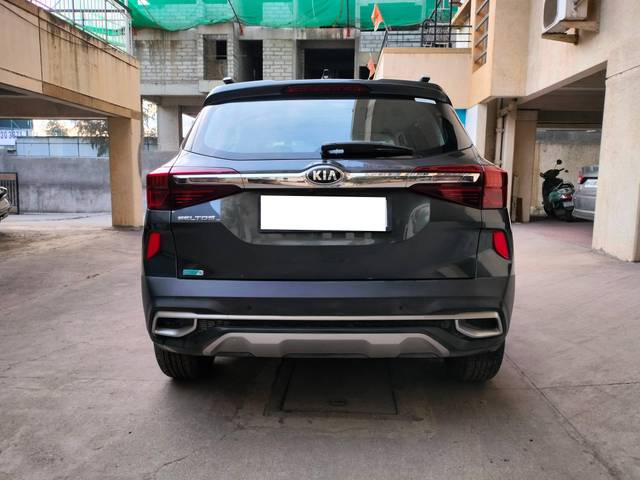 https://images10.gaadi.com/usedcar_image/4168068/original/processed_7c57a11506672b6e1e9a054ce1cd8333.jpg?imwidth=6402