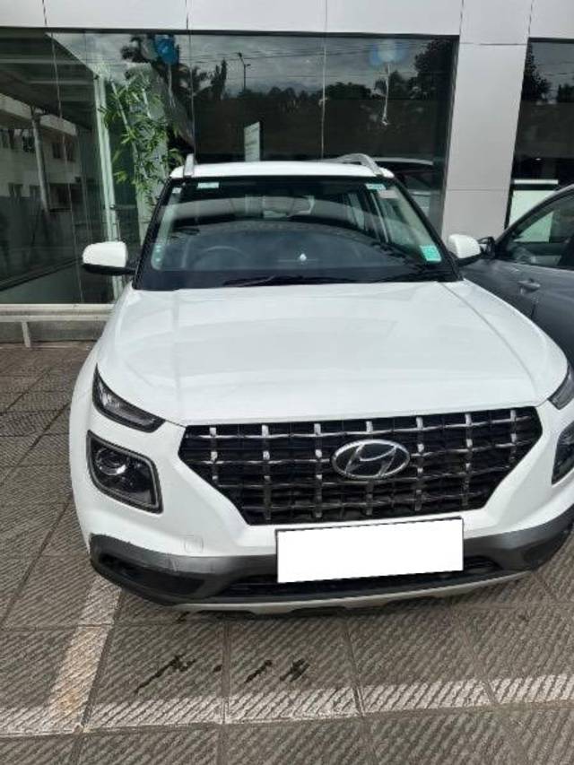 https://images10.gaadi.com/usedcar_image/4168081/original/processed_7868dda9-a767-479a-950c-5e005373620a.jpeg?imwidth=6400