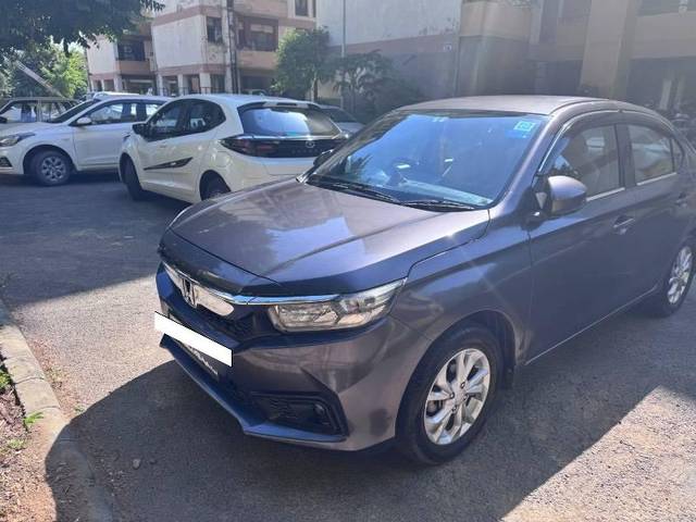 https://images10.gaadi.com/usedcar_image/4168095/original/processed_83b6459b-cba0-4ed5-8c8b-fbc63033db0e.jpg?imwidth=6402