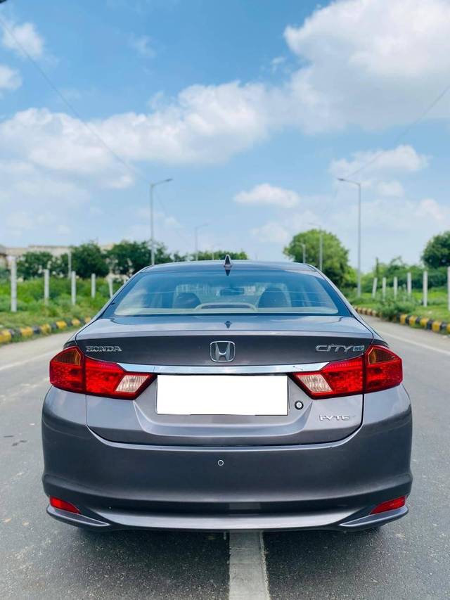 https://images10.gaadi.com/usedcar_image/4168128/original/processed_cd3925de5178e1bf60ec43925faf22f9.jpg?imwidth=6402