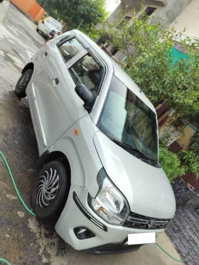 https://images10.gaadi.com/usedcar_image/4168621/original/processed_b8d986fe-b63b-4047-bb22-2207b8b89e07.jpg?imwidth=6402