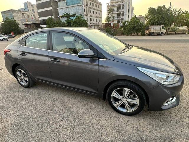 https://images10.gaadi.com/usedcar_image/4168633/original/processed_d62b80391d2f7110f13593f830962a0c.jpg?imwidth=6400