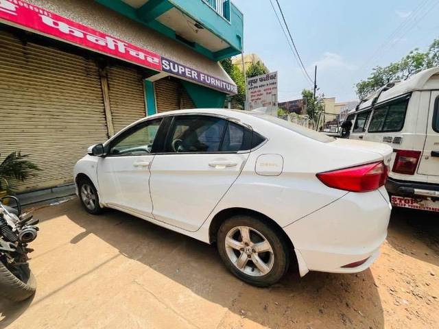 https://images10.gaadi.com/usedcar_image/4168650/original/processed_ffda0d8d-29d3-43a1-a279-76c6251eb585.jpeg?imwidth=6402