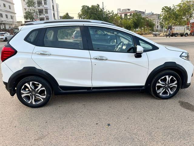 https://images10.gaadi.com/usedcar_image/4168655/original/dc46b78c85d1381a54e8dc2190acc662.jpg?imwidth=6401