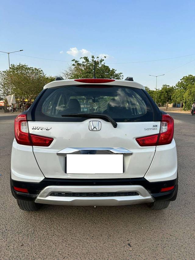 https://images10.gaadi.com/usedcar_image/4168655/original/processed_a2b05e7114e832355314fcb923c06272.jpg?imwidth=6402