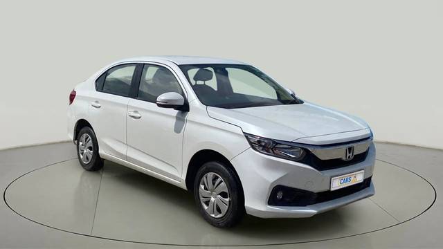 https://images10.gaadi.com/usedcar_image/4168749/original/a03d55ce9796f53947548714979998f3.jpg?imwidth=6400