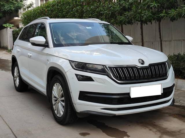 https://images10.gaadi.com/usedcar_image/4168816/original/processed_9f1021ea397f4be9981b444bb944f169.jpg?imwidth=6400