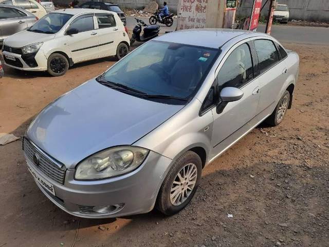 https://images10.gaadi.com/usedcar_image/4168944/original/processed_3d3cc331-713f-4460-8c6b-adf34b1f9be8.jpg?imwidth=6402