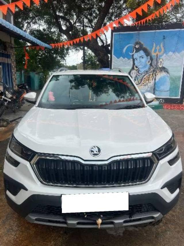 https://images10.gaadi.com/usedcar_image/4169027/original/processed_a9830528-a41e-4ee1-8ea3-c52225e98591.jpg?imwidth=6400