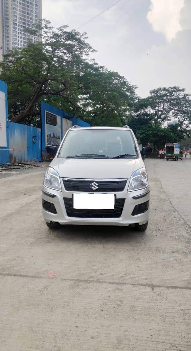 https://images10.gaadi.com/usedcar_image/4169059/original/processed_421d51c2f9e96269f7e040bdc8905061.jpg?imwidth=6400