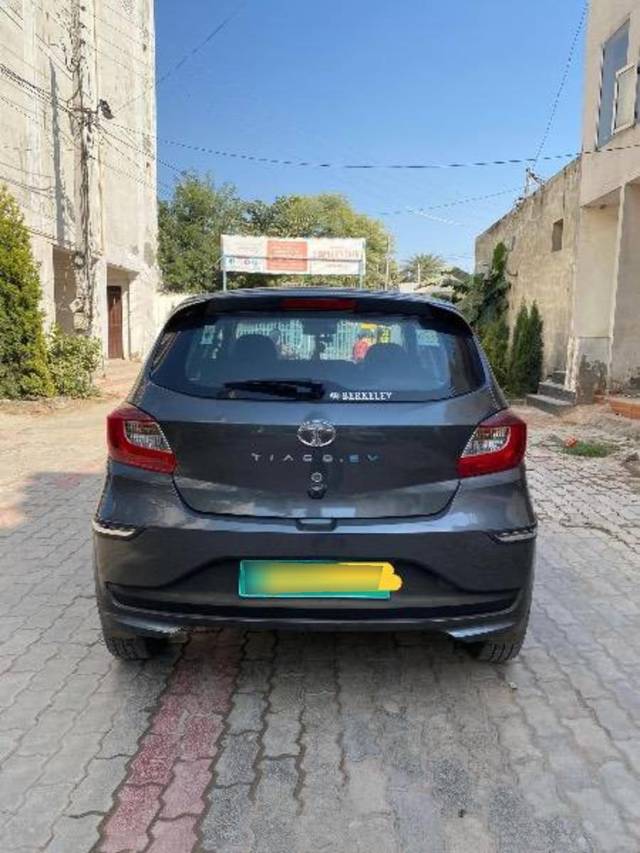 https://images10.gaadi.com/usedcar_image/4169111/original/processed_9fdd1029-19a7-43b8-8c96-01d70412b012.jpg?imwidth=6402