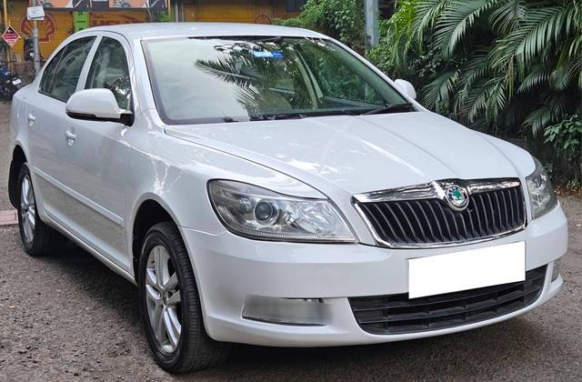 https://images10.gaadi.com/usedcar_image/4169146/original/processed_0d0d23449ba1175e3f9e14c96795aa3d.jpg?imwidth=6400