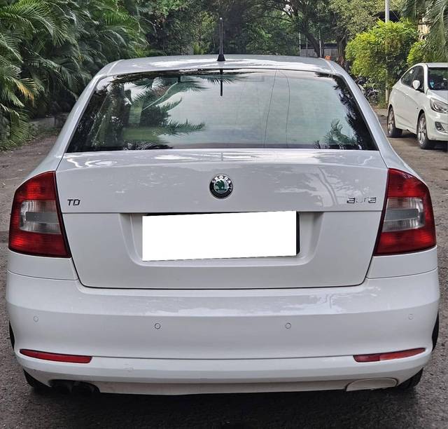 https://images10.gaadi.com/usedcar_image/4169146/original/processed_6d47a18c63202e00a58fd0c1ac835a62.jpg?imwidth=6402