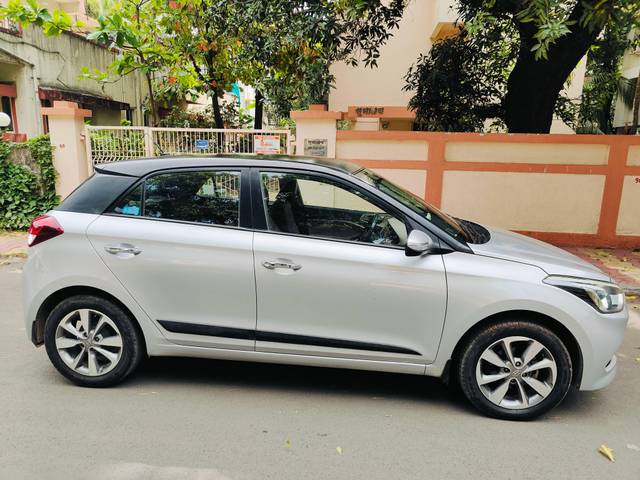 https://images10.gaadi.com/usedcar_image/4169189/original/processed_9b6c476c62dea9951011b0dd83b67e27.jpg?imwidth=6401