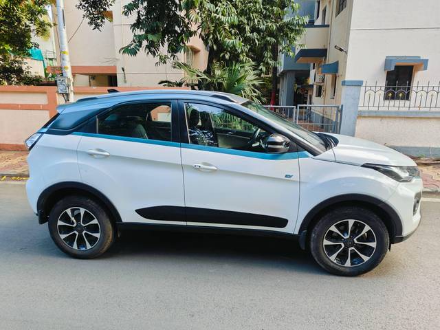 https://images10.gaadi.com/usedcar_image/4169200/original/processed_590fcf1821813cb3a57513543efdb944.jpg?imwidth=6401